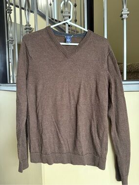 GAP Men's V-Neck Sweater in Chocolate Brown